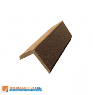 Ứng dụng: Nẹp kết thúc sàn gỗ dùng trong thi công sàn gỗ nhựa, đóng vai trò trang trí điểm kết thúc của mặt sàn sau khi lắp đặt, che lấp những khoảng trống được chừa lại cho sàn giãn nở, tăng tính thẩm mỹ.
Ưu điểm: Giống gỗ tự nhiên, ít cong vênh, chống mối mọt, chịu được nắng mưa, phù hợp khí hậu Việt Nam, đảm bảo yêu cầu về thẩm mỹ cho bề mặt sàn bằng cách che lấp hết các mối nối hay các điểm chừa ra ngoài. Nẹp kết thúc còn đóng vai trò tạo ra không gian giãn nở cho sàn gỗ.