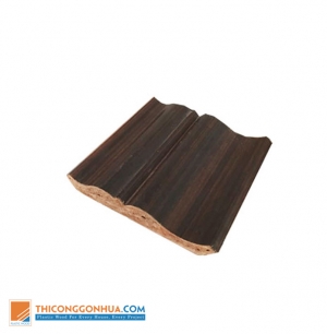 Ứng dụng: Phào trần gỗ nhựa dùng trong thi công trần gỗ nhựa, đóng vai trò trang trí điểm kết thúc của mặt tấm ốp sau khi lắp đặt, che lấp những khoảng trống được chừa lại cho trần, tường giãn nở, tăng tính thẩm mỹ.
Ưu điểm: Giống gỗ tự nhiên, ít cong vênh, chống mối mọt, chịu được nắng mưa, phù hợp khí hậu Việt Nam, đảm bảo yêu cầu về thẩm mỹ cho bề mặt sàn bằng cách che lấp hết các mối nối hay các điểm chừa ra ngoài. Nẹp kết thúc còn đóng vai trò tạo ra không gian giãn nở cho sàn gỗ.